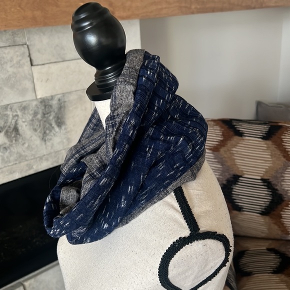 Beautiful Infinity Scarf - Picture 3 of 8